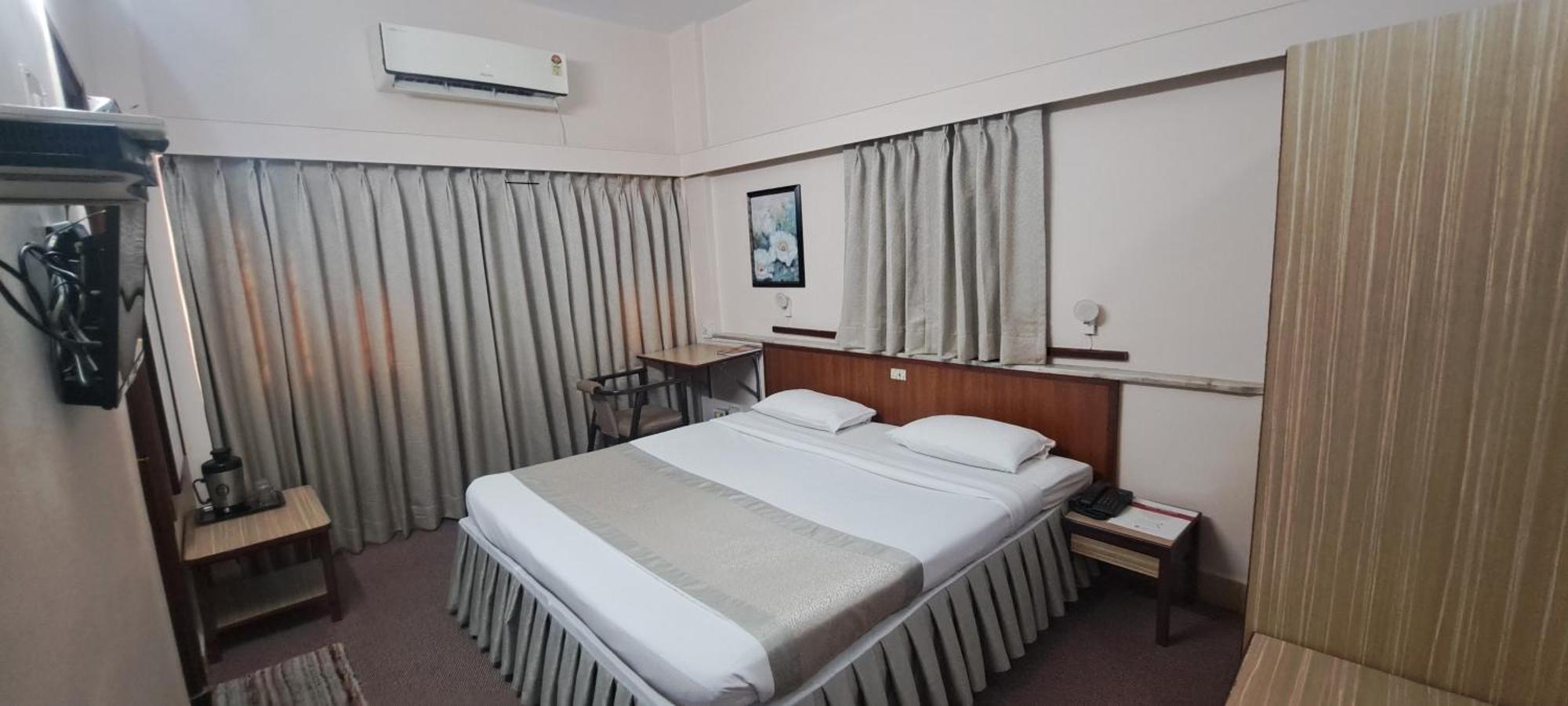 Hotel Swaroop Pune Eksteriør bilde