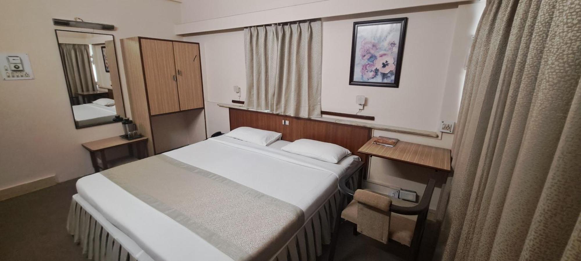 Hotel Swaroop Pune Eksteriør bilde