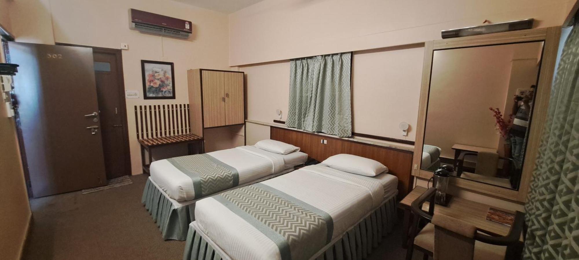 Hotel Swaroop Pune Eksteriør bilde