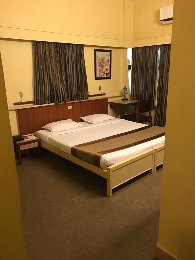 Hotel Swaroop Pune Eksteriør bilde